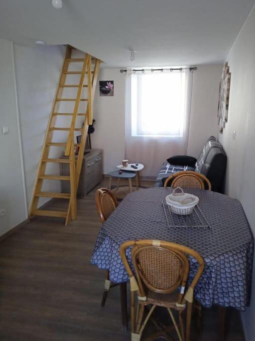 Maison Pour 2 A 4 Personnes Brassac-les-Mines Dış mekan fotoğraf